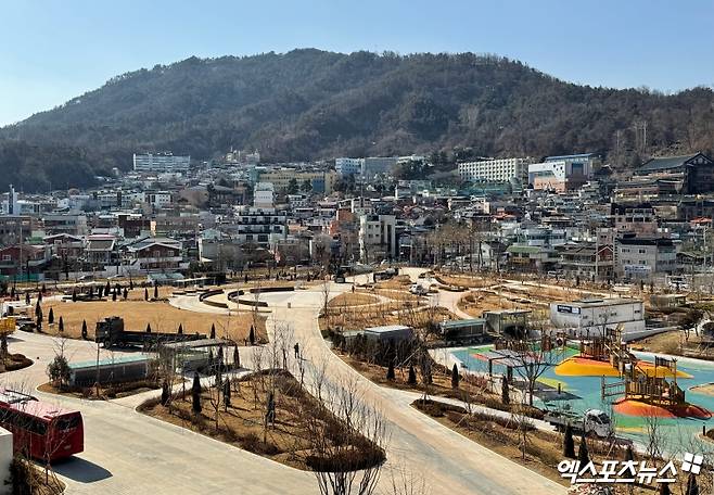 '라커룸이야? 호텔이야?' 한화 홈구장 천지개벽!…'한화생명 볼파크' 미리 둘러보니 [대전 현장]