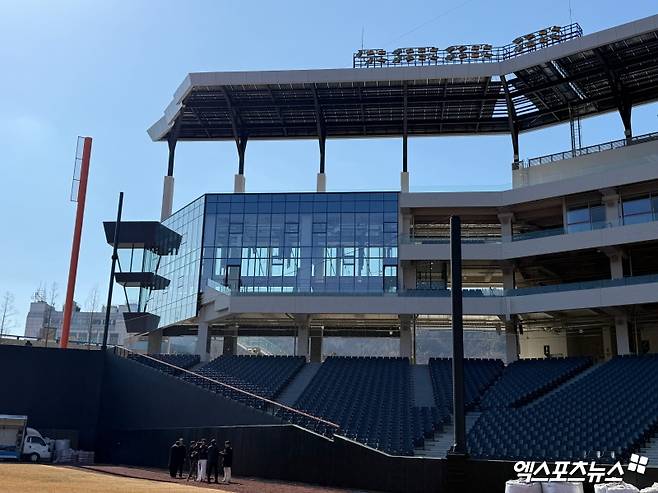 '라커룸이야? 호텔이야?' 한화 홈구장 천지개벽!…'한화생명 볼파크' 미리 둘러보니 [대전 현장]