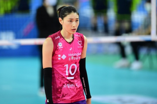 흥국생명 '김연경 예우' 고심...영구결번·은퇴식 모두 '검토중