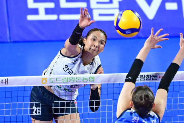 1승 11패 실화? 빅토리아 26점 폭격했는데, IBK 또 졌다→5위 추락 위기…4人 10+점, 도로공사 4위 추격 [MD화성]