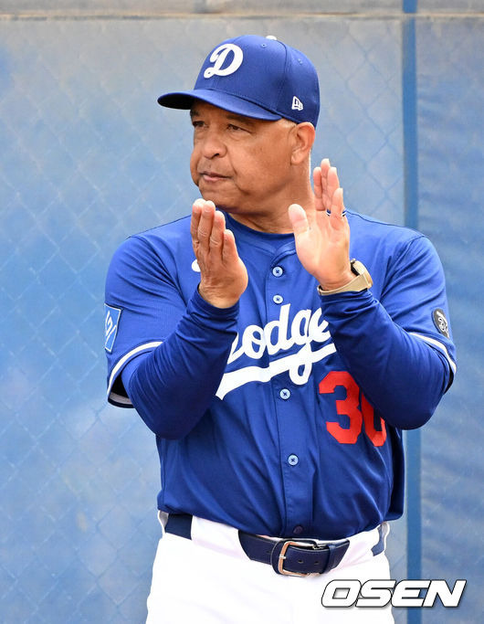 ‘와~’ 김혜성, 시범경기 개막전 2루수 선발 출장…로버츠 감독 “기회 많이 준다” [속보]