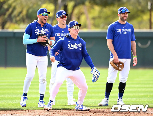 ‘와~’ 김혜성, 시범경기 개막전 2루수 선발 출장…로버츠 감독 “기회 많이 준다” [속보]