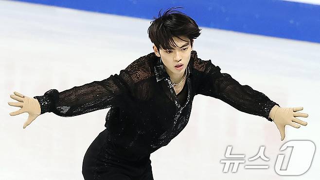 '첫 점프 실수' 피겨 차준환, 사대륙선수권 쇼트프로그램 4위