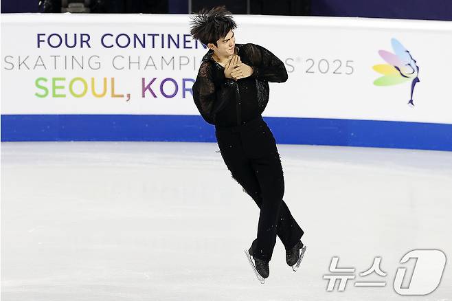 '첫 점프 실수' 피겨 차준환, 사대륙선수권 쇼트프로그램 4위