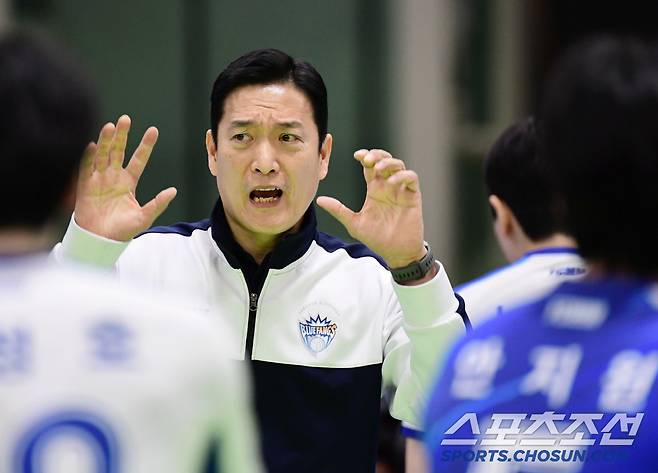 남은 경기 다 이겨도 어렵다.. '숫자 뿐인 희망' 바라보는 삼성화재, 투지의 원동력은