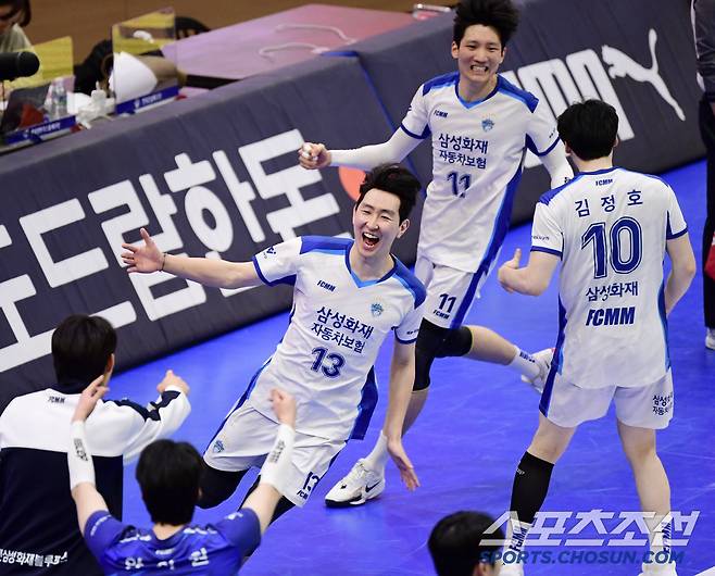 남은 경기 다 이겨도 어렵다.. '숫자 뿐인 희망' 바라보는 삼성화재, 투지의 원동력은