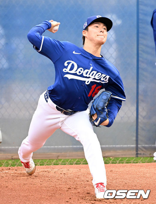 '155.5km' 야마모토, 1⅔이닝 무실점...2루수 김혜성, 우중간 뜬공 첫 아웃 처리