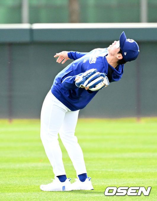 '155.5km' 야마모토, 1⅔이닝 무실점...2루수 김혜성, 우중간 뜬공 첫 아웃 처리