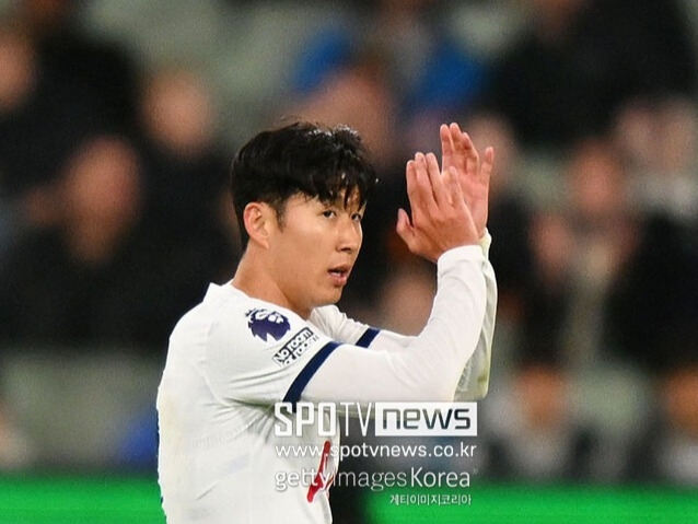 손흥민 뒤통수 화끈하게 친 포스테코글루, 본인 생존 위해 '앞에서 감싸고 뒤에서 이적 추진'