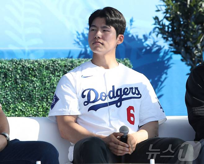 다저스 김혜성, MLB 시범경기 데뷔전…2타석에서 볼넷 한 개