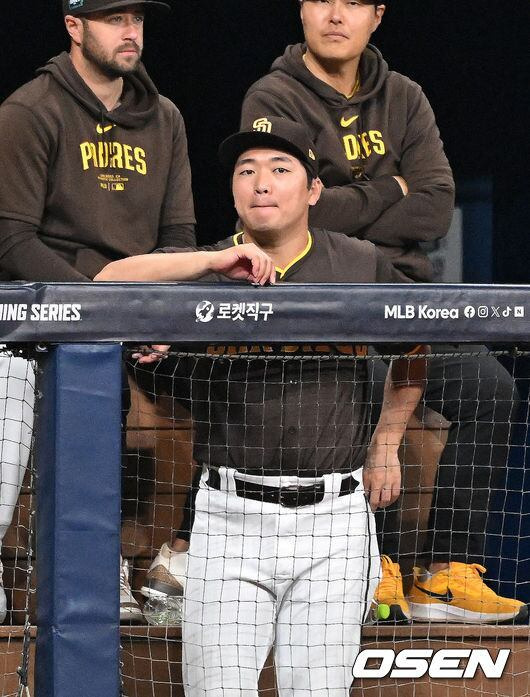 '아뿔싸' 갈 길 바쁜 고우석, 수건 들고 섀도 피칭하다가 '황당 부상'...현지 매체