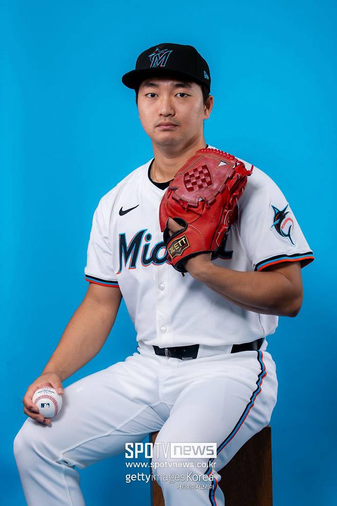 '해외토픽감 불운' 고우석 이게 웬 날벼락인가… MLB 유니폼 입고 웃으며 사진까지 찍었는데