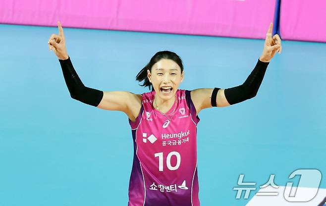 흥국생명, 2위 현대건설과 맞대결…'정규시즌 1위' 시계 빨라질까