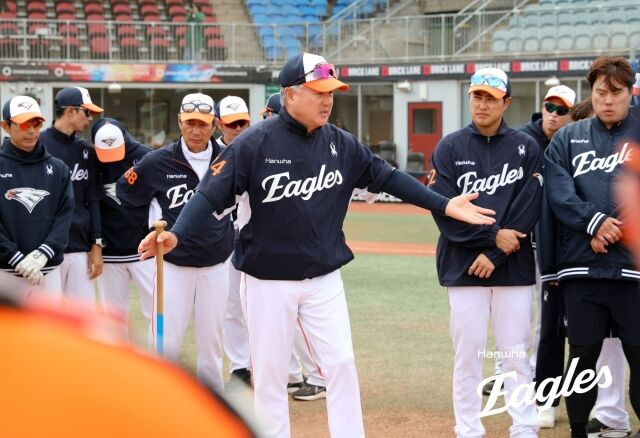 '154km' 정우주&'KKKKK' 권민규, 육성선수 잠수함 살아남았다…김기중 등 5명 日 고치행, 신인 2명 서산으로