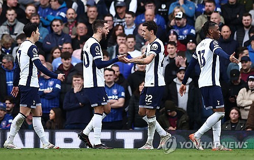 '2AS' 손흥민 9연속 '공격포인트 20개' 위업→최고 평점...토트넘, 입스위치 원정 4-1 대승