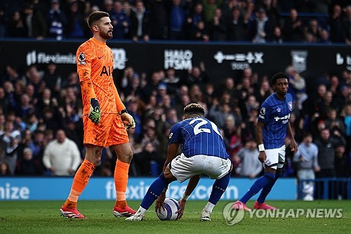 '2AS' 손흥민 9연속 '공격포인트 20개' 위업→최고 평점...토트넘, 입스위치 원정 4-1 대승