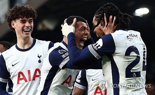 '2AS' 손흥민 9연속 '공격포인트 20개' 위업→최고 평점...토트넘, 입스위치 원정 4-1 대승