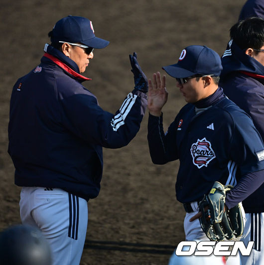 “무관중 사회인 상대 볼볼볼볼, 그렇게 던지면 선발 못해” 독해진 국민타자, 왜 김유성 향해 쓴소리 날렸나 [오!쎈 미야자키]