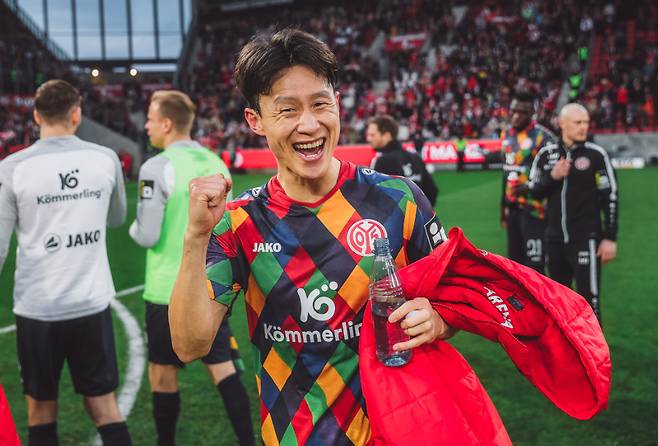 감독이 '아 답답해, 축구도사 LEE 넣자'→이재성, 45분 뛰고 '1골1도움' 폭발... 마인츠, 장크트파울리에 2-0 승리