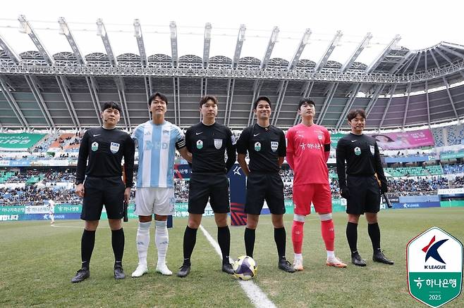 '이게 울산이다' 신입생 쌍포 쾅쾅 터졌다!…'윤재석-허율 데뷔골' 대전 2-0 완파→시즌 첫 승 신고 [현장 리뷰]