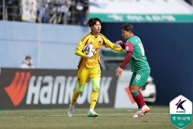 '이게 울산이다' 신입생 쌍포 쾅쾅 터졌다!…'윤재석-허율 데뷔골' 대전 2-0 완파→시즌 첫 승 신고 [현장 리뷰]