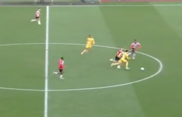 '손흥민 빙의!' 日 총알탄사나이 '40m 미친 솔로골'에 환호…