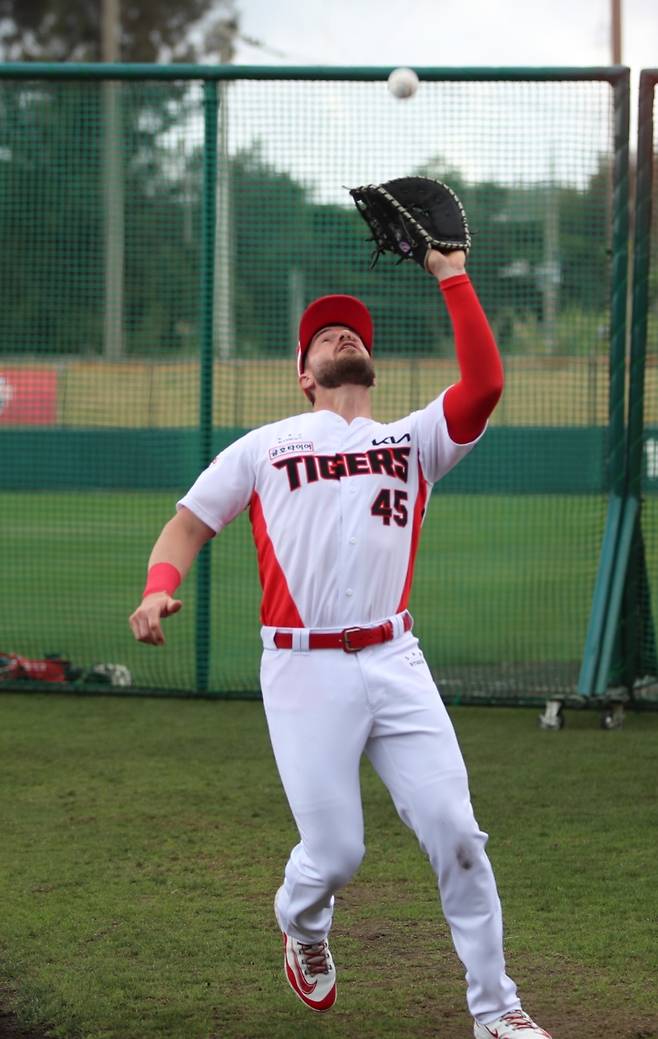 '악송구 지웠다' KIA 위즈덤 1루 철벽 수비에 꽃감독 '박수'