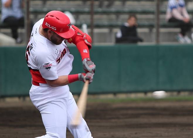 '악송구 지웠다' KIA 위즈덤 1루 철벽 수비에 꽃감독 '박수'