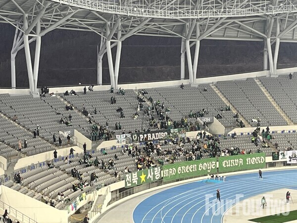 [acl2.told] 이럴 거면 왜 왔나...180km 달려 용인 온 전북, 관중은 '썰렁'-잔디는 '글쎄'→결과도 완패