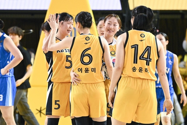 “내 역량 부족했다”…2차전 기세 이어가지 못한 김완수 KB스타즈 감독의 쓴웃음 [WKBL PO 현장]