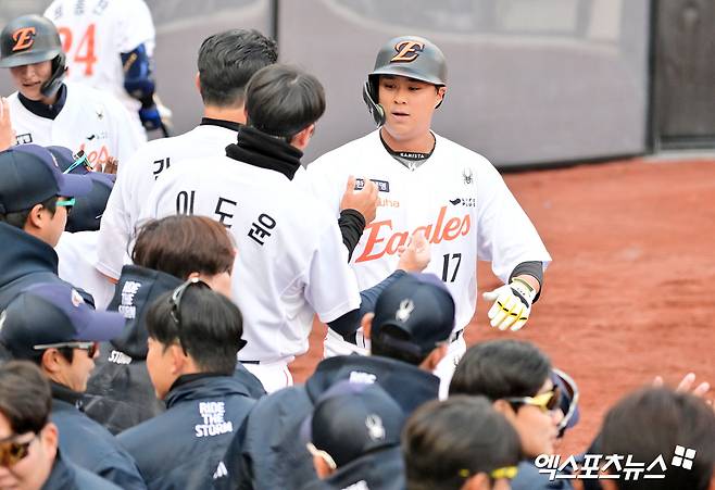 '대전 신구장' 역사적 첫 경기서 '만루포' 쾅!…비공식 1호 홈런 주인공