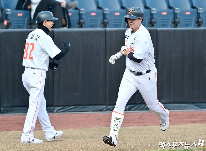 '대전 신구장' 역사적 첫 경기서 '만루포' 쾅!…비공식 1호 홈런 주인공