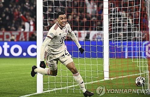 '한국전 치명적 실점' GK, 또또 굴욕…추가골 기뻐하다 종아리 찢어져 '황당 부상'→4경기 OUT