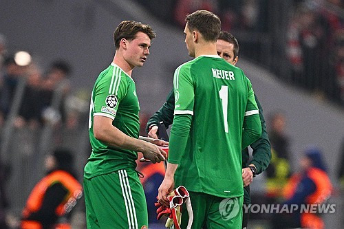 '한국전 치명적 실점' GK, 또또 굴욕…추가골 기뻐하다 종아리 찢어져 '황당 부상'→4경기 OUT