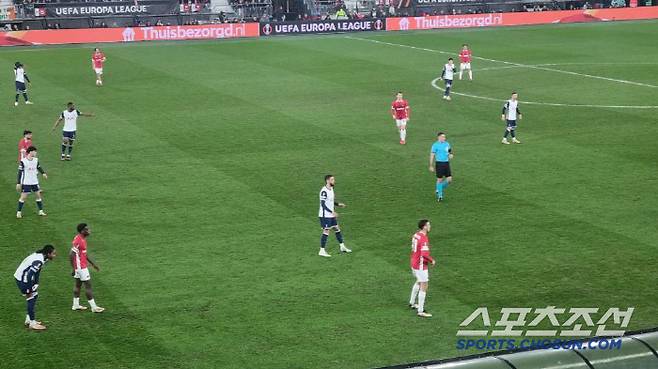 [UEL현장리뷰]토트넘 최악 졸전! 유효 슈팅 고작 1개. 손흥민 71분 출전... 알크마르 원정 패배