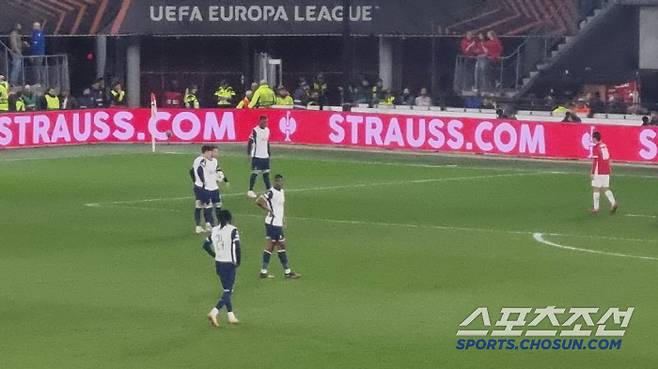 [UEL현장리뷰]토트넘 최악 졸전! 유효 슈팅 고작 1개. 손흥민 71분 출전... 알크마르 원정 패배