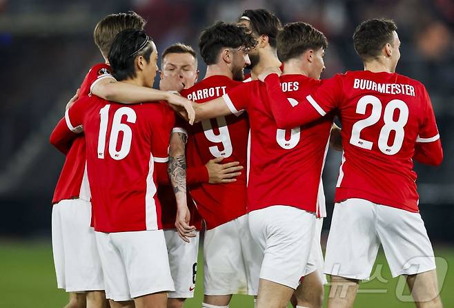 '베리발 자책골' 토트넘, 알크마르에 0-1 패배…손흥민 72분 소화