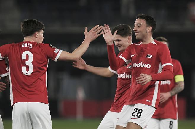 ‘손흥민 72분·베리발 자책골’ 토트넘, 우승은 무슨. 16강 탈락 위기···알크마르 원정 최악 졸전 끝 0-1 패[UEL 리뷰]