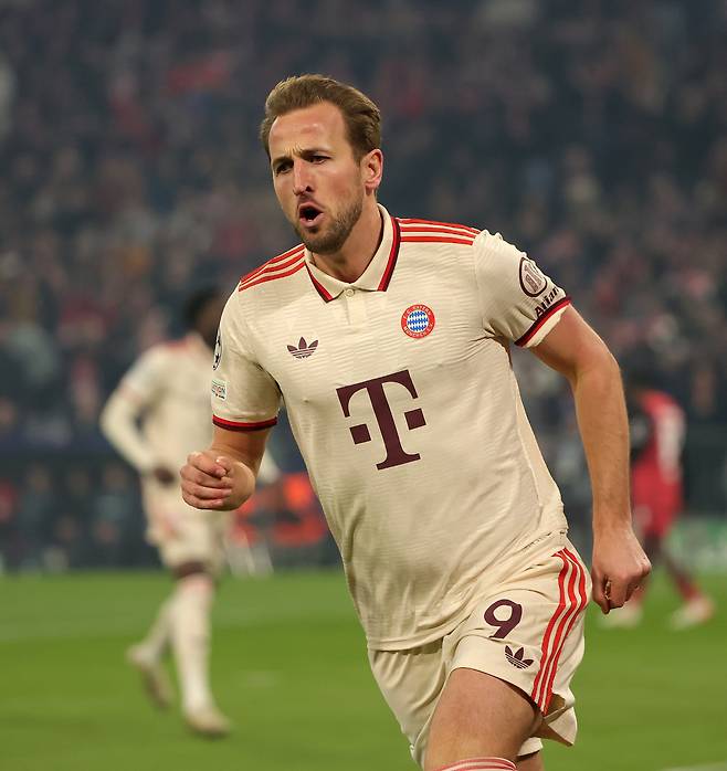 [오피셜]김민재 초비상! 뮌헨 수비핵심 '종아리 파열' 우승 트로피 물건너 간다…세리머니하다 '털썩'