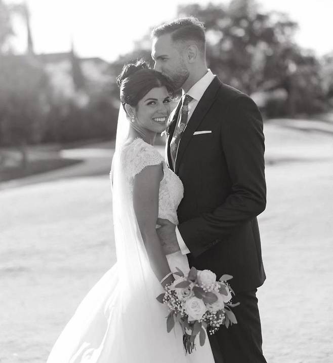 '배구 선수' 비예나 부부 동반 활약…비예나는 득점왕 '예약'