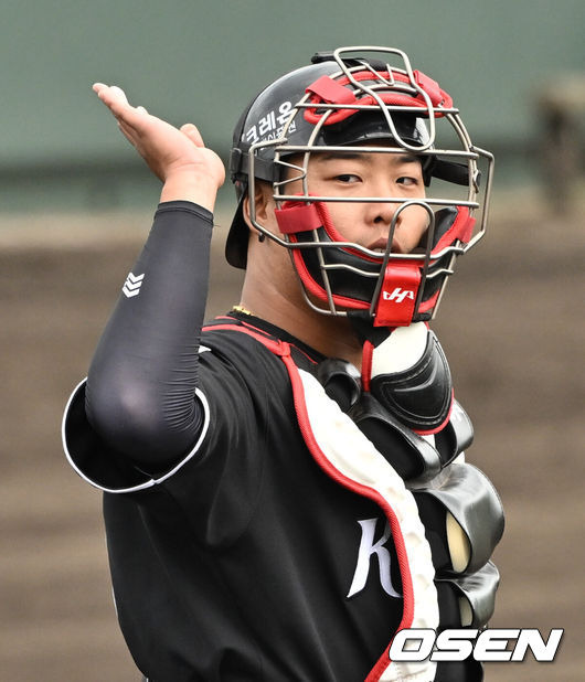 진짜 100억 FA 탄생하나…포수 전향→1번타자 중책까지, 비장한 천재타자 “내 스타일대로 과감하게 하겠다”