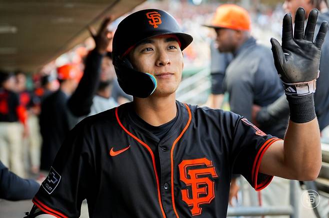 '3번 타자 대성공' 괴력의 이정후, 또 홈런…OPS 1.228에 4할 타율도 유지