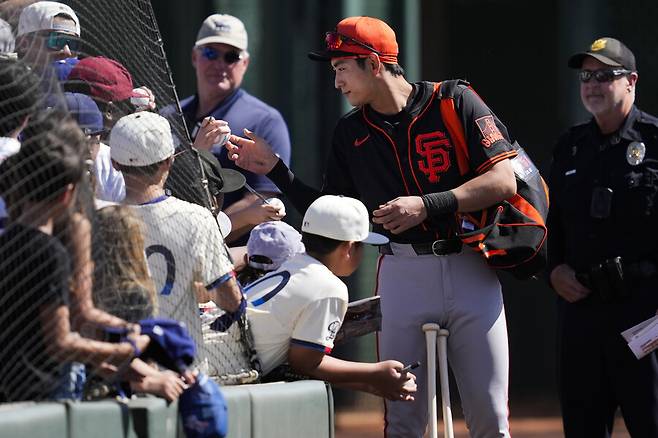 '3번 타자 대성공' 괴력의 이정후, 또 홈런…OPS 1.228에 4할 타율도 유지