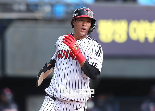 '이럴수가' 손호영 9푼1리 부진에 7번타자 강등…롯데-LG 개막전 선발 라인업 발표