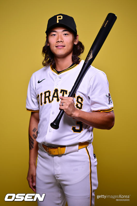 '타율 1위+최다안타' 타자가 이렇게 푸대접 받다니…배지환에게 ’4번째 외야수’도 허락되지 않나