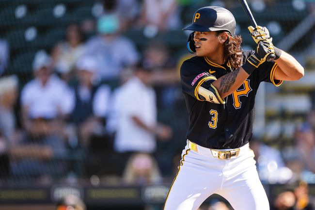 '타율 1위+최다안타' 타자가 이렇게 푸대접 받다니…배지환에게 ’4번째 외야수’도 허락되지 않나