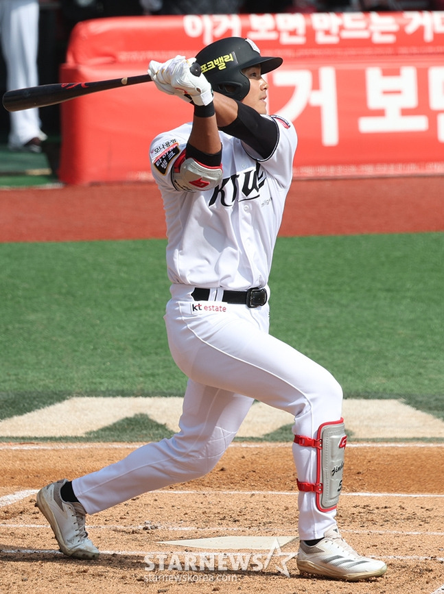 '최소 4주 이탈' 한화가 내준 꽃미남 보상선수, 개막 직전 쓰러졌다