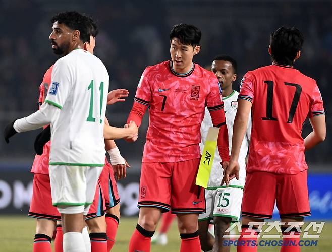 '멀뚱멀뚱' 정신줄 놓은 韓 축구, 이강인 아픔→황인범 복귀…홍명보호 요르단전 재소집, 사활 걸어야 위기 탈출