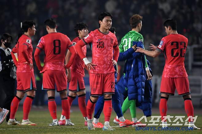 '멀뚱멀뚱' 정신줄 놓은 韓 축구, 이강인 아픔→황인범 복귀…홍명보호 요르단전 재소집, 사활 걸어야 위기 탈출
