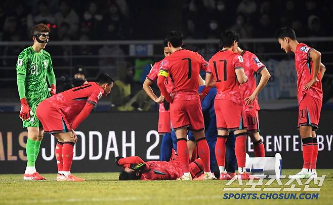 '멀뚱멀뚱' 정신줄 놓은 韓 축구, 이강인 아픔→황인범 복귀…홍명보호 요르단전 재소집, 사활 걸어야 위기 탈출